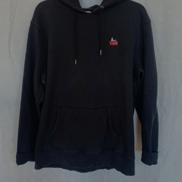 levis black jumper